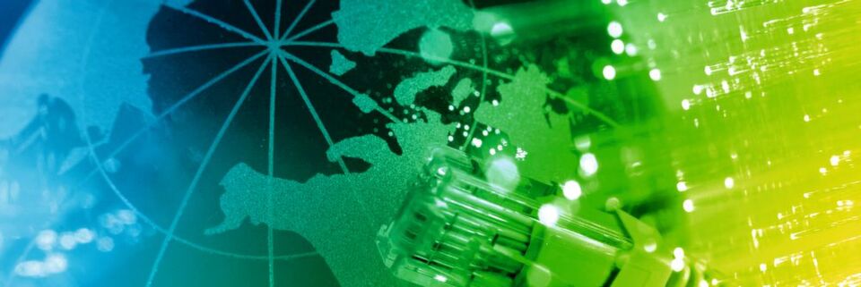 Schneider Electric hat für alle Geschäftsbereiche eine Lösungsarchitektur geschaffen, die vernetzte Geräte, eine Edge-Schicht und eine Cloud-Schicht umfasst. Schneider Electric hat für alle Geschäftsbereiche eine Lösungsarchitektur geschaffen, die vernetzte Geräte, eine Edge-Schicht und eine Cloud-Schicht umfasst.