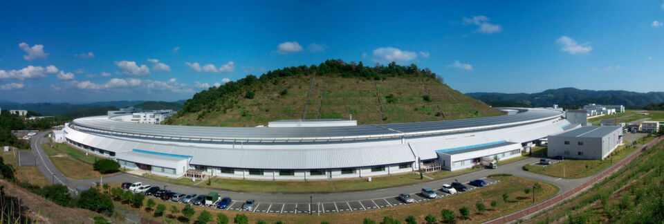 SPring-8 (Super Photon ring-8 GeV) ist ein Synchrotron im Harima Science Park in der japanischen Präfektur Hyōgo. Das Projekt gehört zu den Refernzen von der AT+C EDV GmbH. SPring-8 (Super Photon ring-8 GeV) ist ein Synchrotron im Harima Science Park in der japanischen Präfektur Hyōgo. Das Projekt gehört zu den Refernzen von der AT+C EDV GmbH.
