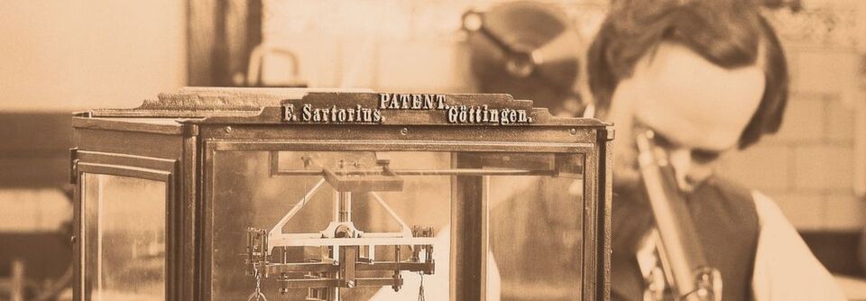 Abb.1: Kurzarmige Analysenwaagen wie diese bildeten Ende des 19. Jahrhundert das Fundament für den Erfolg von Florenz Sartorius. Abb.1: Kurzarmige Analysenwaagen wie diese bildeten Ende des 19. Jahrhundert das Fundament für den Erfolg von Florenz Sartorius.