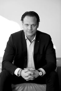 Jascha Bräuer ist Abteilungsdirektor Handelskommunikation Mobilität der Santander Consumer Bank AG. Jascha Bräuer ist Abteilungsdirektor Handelskommunikation Mobilität der Santander Consumer Bank AG.