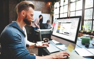 Auch für Marketing-Steuerleute gilt: Im (Wettbewerbs-)Vorteil ist der, der auf die richtigen Tools setzt. Auch für Marketing-Steuerleute gilt: Im (Wettbewerbs-)Vorteil ist der, der auf die richtigen Tools setzt.