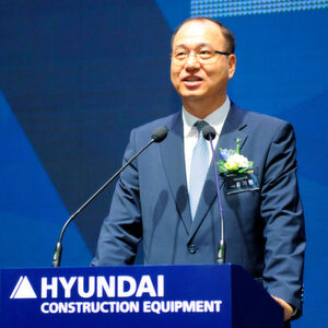 Der Chief Operating Officer von Hyundai Construction Equipment, K.Y. Kong, bei der feierlichen Eröffnung der neuen Europa-Zentrale des südkoreanischen Gabelstapler- und Baumaschinenproduzenten. Der Chief Operating Officer von Hyundai Construction Equipment, K.Y. Kong, bei der feierlichen Eröffnung der neuen Europa-Zentrale des südkoreanischen Gabelstapler- und Baumaschinenproduzenten.