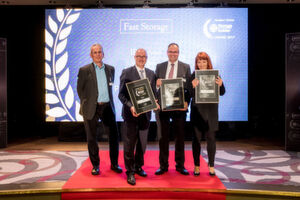 Die Gewinner der Storage-Insider Readers´Choice Awards 2017 in der Kategorie Fast Storage (von links): Uwe Witulski für IBM (Platin), Holger Hoecht für NetApp (Gold), Gaby Tremmel-Blomberg für Pure Storage (Silber). Die Gewinner der Storage-Insider Readers´Choice Awards 2017 in der Kategorie Fast Storage (von links): Uwe Witulski für IBM (Platin), Holger Hoecht für NetApp (Gold), Gaby Tremmel-Blomberg für Pure Storage (Silber).