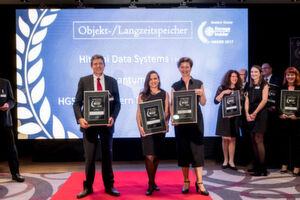 Die Gewinner der Storage-Insider Readers´Choice Awards 2017 in der Kategorie Objekt- / Langzeitspeicher (von links): Georgios Rimikis für Hitachi Data Systems (Platin), Tanja Reichartz für Quantum (Gold) und Agnes Pakowski für HGST - a Western Digital Brand (Silber). Die Gewinner der Storage-Insider Readers´Choice Awards 2017 in der Kategorie Objekt- / Langzeitspeicher (von links): Georgios Rimikis für Hitachi Data Systems (Platin), Tanja Reichartz für Quantum (Gold) und Agnes Pakowski für HGST - a Western Digital Brand (Silber).