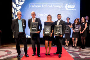 Die Gewinner der Storage-Insider Readers´Choice Awards 2017 in der Kategorie Software Defined Storage (von links): Stefan von Dreusche für DataCore (Platin, Nicole Dunkel für Tintri (Gold) und René Hofrichter für SUSE (Silber). Die Gewinner der Storage-Insider Readers´Choice Awards 2017 in der Kategorie Software Defined Storage (von links): Stefan von Dreusche für DataCore (Platin, Nicole Dunkel für Tintri (Gold) und René Hofrichter für SUSE (Silber).