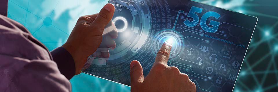 Die Verfügbarkeit des 5G-Mobilfunkstandards wird die Nutzung des Internets und der Cloud dramatisch verändern. Die Verfügbarkeit des 5G-Mobilfunkstandards wird die Nutzung des Internets und der Cloud dramatisch verändern.