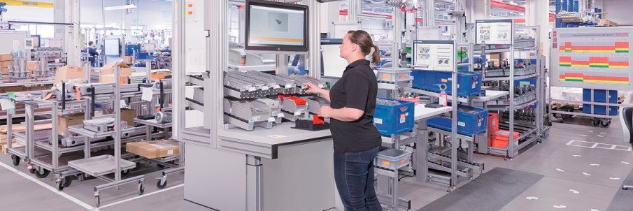 Das Assistenzsystem Acitve-Assist soll den Menschen an manuellen Arbeitsplätzen unterstützen. Durch Starterkits ermöglicht Bosch Rexroth einen einfachen Einstieg durch verschiedene Ausbaustufen. Das Assistenzsystem Acitve-Assist soll den Menschen an manuellen Arbeitsplätzen unterstützen. Durch Starterkits ermöglicht Bosch Rexroth einen einfachen Einstieg durch verschiedene Ausbaustufen.