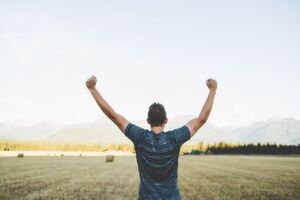 Kunden gewinnen und erfolgreich Aufträge an Land ziehen – die richtige Strategie macht's möglich. Kunden gewinnen und erfolgreich Aufträge an Land ziehen – die richtige Strategie macht's möglich.