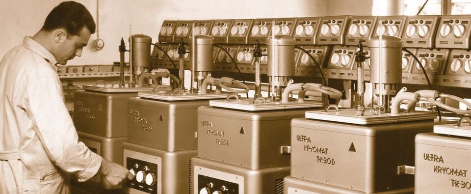 Abb.1: Anfang der 60er Jahre. Die deutsche Wirtschaft läuft auf Hochtouren. Das gerade gegründete Messgeräte-Werk Lauda geht mit der ersten Produktgeneration in die Serienfertigung. Abb.1: Anfang der 60er Jahre. Die deutsche Wirtschaft läuft auf Hochtouren. Das gerade gegründete Messgeräte-Werk Lauda geht mit der ersten Produktgeneration in die Serienfertigung.