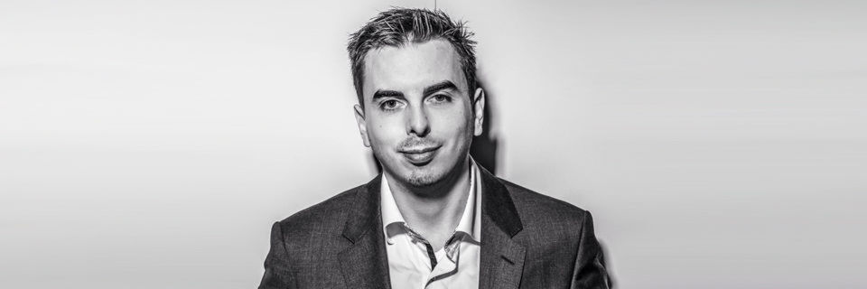 Der Autor: Bastian Karweg begann seine Laufbahn mit der Gründung eines Spiele-Netzwerkes. Neben seinem Studium gestaltete er als Mitgründer und Produktmanager die PR-Plattform PresseBox, die mit knapp 4.000 Firmenkunden heute eine der erfolgreichsten PR-Portale ist. Seit 2011 ist Bastian Karweg als Gründer und CEO für den Erfolg der Echobot Media Technologies GmbH verantwortlich. Der Autor: Bastian Karweg begann seine Laufbahn mit der Gründung eines Spiele-Netzwerkes. Neben seinem Studium gestaltete er als Mitgründer und Produktmanager die PR-Plattform PresseBox, die mit knapp 4.000 Firmenkunden heute eine der erfolgreichsten PR-Portale ist. Seit 2011 ist Bastian Karweg als Gründer und CEO für den Erfolg der Echobot Media Technologies GmbH verantwortlich.