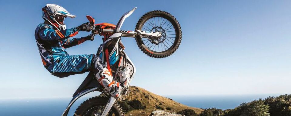 Leise und emissionsfrei durchs Gelände stromern: Die neue KTM Freeride E-XC macht's möglich. Leise und emissionsfrei durchs Gelände stromern: Die neue KTM Freeride E-XC macht's möglich.