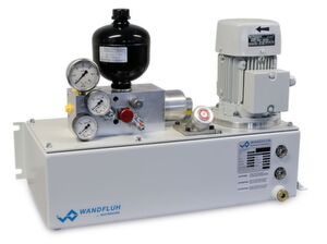 Anwendungen mit verschiedenen Druckniveaus können durch den Einsatz von energieoptimierten Komponenten effizient mit einem einzigen, kompakten Serien-Hydraulikaggregat betrieben werden. Hydraulische Hochdruck-Funktionen können so mit demselben Aggregat betrieben werden wie der Schmierkreislauf. Anwendungen mit verschiedenen Druckniveaus können durch den Einsatz von energieoptimierten Komponenten effizient mit einem einzigen, kompakten Serien-Hydraulikaggregat betrieben werden. Hydraulische Hochdruck-Funktionen können so mit demselben Aggregat betrieben werden wie der Schmierkreislauf.
