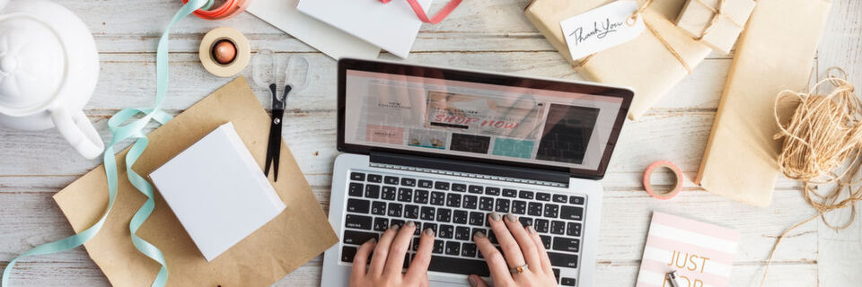 Die Weihnachtszeit bieten den Unternehmen die Möglichkeit ihre Kundenbeziehungen zu stärken und Produkte individuell zu vermarkten. Auch im B2B Onlinehandel! Die Weihnachtszeit bieten den Unternehmen die Möglichkeit ihre Kundenbeziehungen zu stärken und Produkte individuell zu vermarkten. Auch im B2B Onlinehandel!