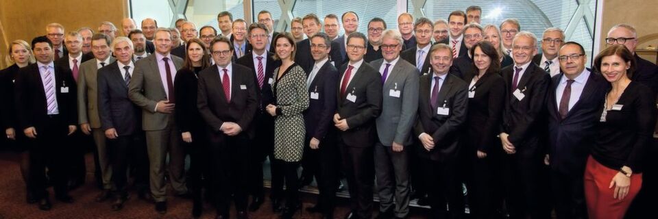 Die Teilnehmer am eGovernment Summit 2016 Die Teilnehmer am eGovernment Summit 2016