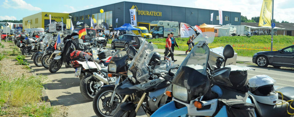 Der Touratech-Neubau ging 2017 verspätet an den Start und ließ das Unternehmen in Schieflage geraten. Jetzt verbreitet der Insolvenzverwalter allerorten wieder Optimismus. Der Touratech-Neubau ging 2017 verspätet an den Start und ließ das Unternehmen in Schieflage geraten. Jetzt verbreitet der Insolvenzverwalter allerorten wieder Optimismus.