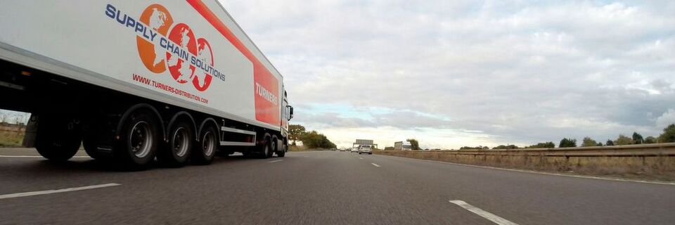 Der Online-Handel boomt, immer mehr wird via Internet bestellt und konsumiert. Für die Logistik ist das das erhebliche Herausforderung. Der Online-Handel boomt, immer mehr wird via Internet bestellt und konsumiert. Für die Logistik ist das das erhebliche Herausforderung.
