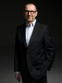Gerhard Preslmayer ist Geschäftsführender Gesellschafter von SPS MARKETING mit Sitz in Linz und Stuttgart. Gerhard Preslmayer ist Geschäftsführender Gesellschafter von SPS MARKETING mit Sitz in Linz und Stuttgart.