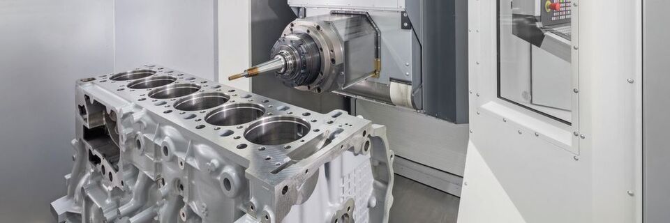 Eine exakte Bearbeitung setzt voraus, dass die Werkstücke in komplexen Spannvorrichtungen positioniert und fixiert werden – hier kommt die Hydraulik ins Spiel. Eine exakte Bearbeitung setzt voraus, dass die Werkstücke in komplexen Spannvorrichtungen positioniert und fixiert werden – hier kommt die Hydraulik ins Spiel.