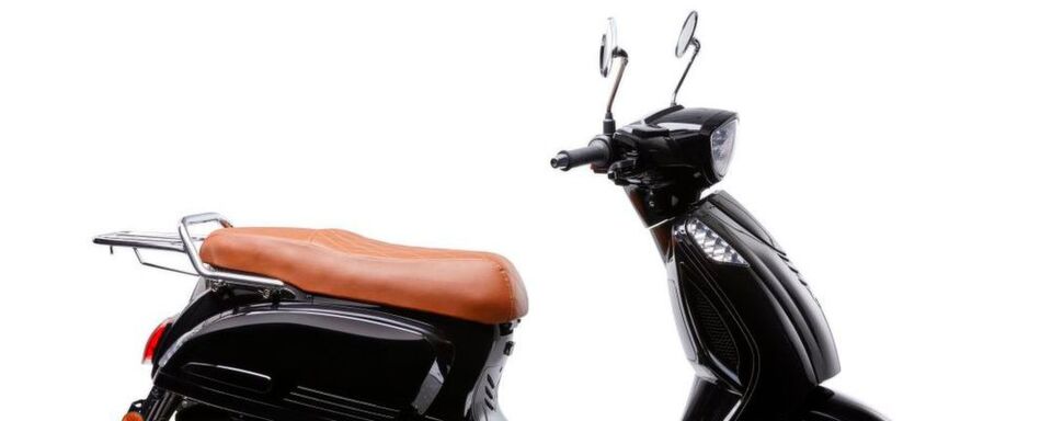 Optisch erinnert der E-Scooter Vionis an eine Vespa. Optisch erinnert der E-Scooter Vionis an eine Vespa.