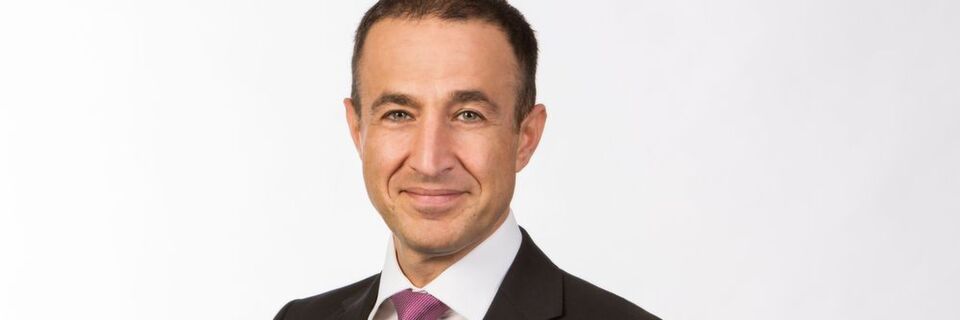 Wafa Moussavi-Amin, Analyst und Geschäftsführer bei IDC: „Roboter mit innovativen Fähigkeiten wie Benutzerfreundlichkeit, Selbstdiagnose, Zero Downtime, Lernfähigkeit und Adaption sowie kognitive Interaktionen treiben die Verbreitung der Robotik auch in der Fertigungs- und Rohstoffindustrie hierzulande voran.“ Wafa Moussavi-Amin, Analyst und Geschäftsführer bei IDC: „Roboter mit innovativen Fähigkeiten wie Benutzerfreundlichkeit, Selbstdiagnose, Zero Downtime, Lernfähigkeit und Adaption sowie kognitive Interaktionen treiben die Verbreitung der Robotik auch in der Fertigungs- und Rohstoffindustrie hierzulande voran.“