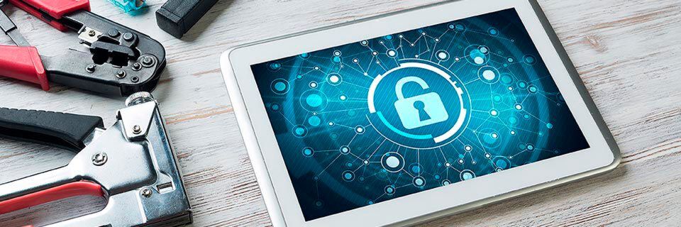 Im Internet der Dinge können Experten aus Hunderten Kilometern Entfernung auf Maschinen zugreifen, diese analysieren und eventuelle Softwarefehler beheben. Im Internet der Dinge können Experten aus Hunderten Kilometern Entfernung auf Maschinen zugreifen, diese analysieren und eventuelle Softwarefehler beheben.