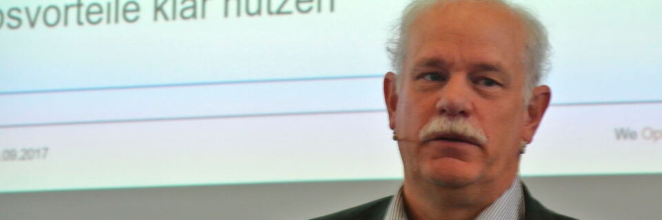 Für die Maschinen- und Anlagenbauer wird es immer wichtiger, die Produktionsprozesse ihrer Kunden immer im Blick zu haben. „Praktisch bedeutet dies die Analyse in Echtzeit“, stellte René Sickler von Dematic Services auf dem jüngsten Anwenderforum Teleservice des VDMA in Frankfurt fest. Für die Maschinen- und Anlagenbauer wird es immer wichtiger, die Produktionsprozesse ihrer Kunden immer im Blick zu haben. „Praktisch bedeutet dies die Analyse in Echtzeit“, stellte René Sickler von Dematic Services auf dem jüngsten Anwenderforum Teleservice des VDMA in Frankfurt fest.
