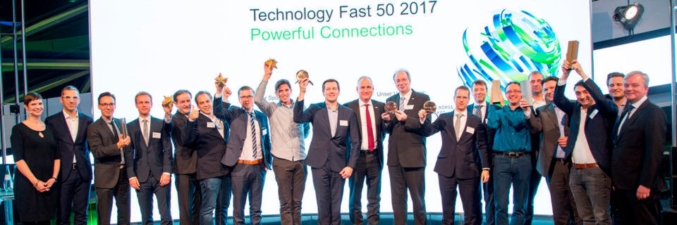 Alle Preisträger des „Technology Fast 50 Award“ auf der Bühne Alle Preisträger des „Technology Fast 50 Award“ auf der Bühne