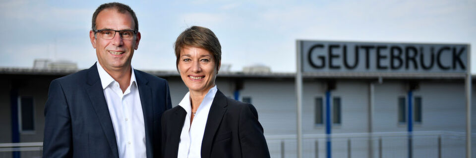 Mit seiner Frau Katharina Geutebrück teilt sich Christoph Hoffmann die Geschäftsführung der Geutebrück GmbH. Mit seiner Frau Katharina Geutebrück teilt sich Christoph Hoffmann die Geschäftsführung der Geutebrück GmbH.
