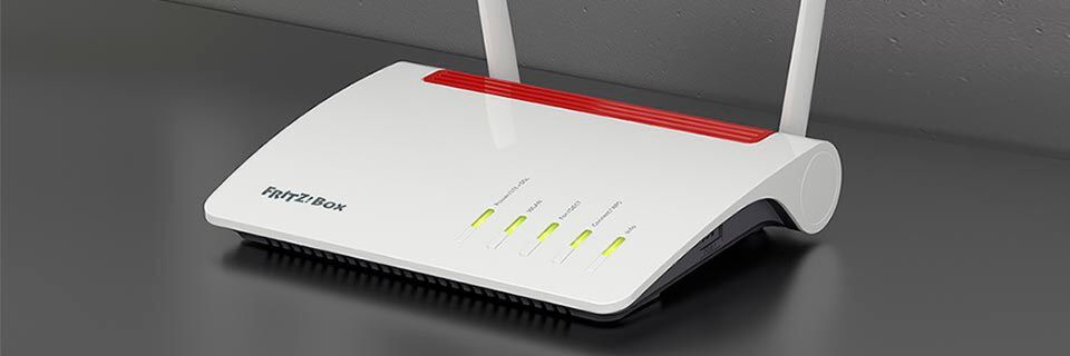 Zwei anschraubbare Mobilfunkantennen (SMA) gehören zum Lieferumfang der Fritz!Box 6890 LTE. Zwei anschraubbare Mobilfunkantennen (SMA) gehören zum Lieferumfang der Fritz!Box 6890 LTE.