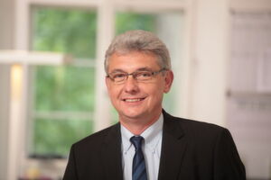 „Vielfach befürchten Beschäftigte und Führungskräfte in kreativen Bereichen, mit klaren Abläufen an Freiheiten zu verlieren, die für neue Ideen und Innovationen entscheidend sind“, erklärt Staufen-Experte Dr. Andreas Romberg. „Vielfach befürchten Beschäftigte und Führungskräfte in kreativen Bereichen, mit klaren Abläufen an Freiheiten zu verlieren, die für neue Ideen und Innovationen entscheidend sind“, erklärt Staufen-Experte Dr. Andreas Romberg.