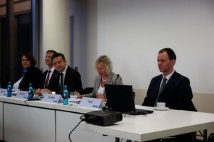Um Start-ups und mittelständischen Herstellern von medizinischer Software Orientierung und Hilfestellung zu bieten, haben die Experten der Deutschen Gesellschaft für Biomedizinische Technik im VDE zur Medica 2017 die Publikation „Entwicklung und Herstellung medizinischer Software“ herausgegeben – und im Rahmen einer Pressekonferenz vorgestellt. Um Start-ups und mittelständischen Herstellern von medizinischer Software Orientierung und Hilfestellung zu bieten, haben die Experten der Deutschen Gesellschaft für Biomedizinische Technik im VDE zur Medica 2017 die Publikation „Entwicklung und Herstellung medizinischer Software“ herausgegeben – und im Rahmen einer Pressekonferenz vorgestellt.