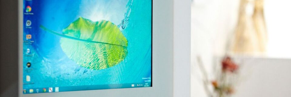 Schneller Internetzugriff: Per Windows 10 Betriebssystems lässt sich das Controlpro von PEAKnx als Browser nutzen. Schneller Internetzugriff: Per Windows 10 Betriebssystems lässt sich das Controlpro von PEAKnx als Browser nutzen.