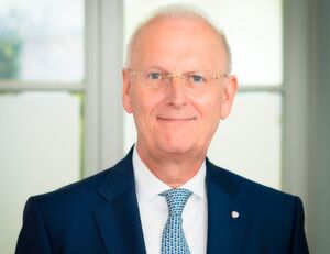 Autor: Hans-Gerd Birlenberg ist Bereichsleiter der Business Unit Agribusiness & Distribution bei der Hager Unternehmensberatung. Er war nach dem Diplom der Betriebswirtschaftslehre in Köln in verschiedenen Top-Managementpositionen tätig, zuletzt als Vorstandsvorsitzender eines führenden Agrarunternehmens. Autor: Hans-Gerd Birlenberg ist Bereichsleiter der Business Unit Agribusiness & Distribution bei der Hager Unternehmensberatung. Er war nach dem Diplom der Betriebswirtschaftslehre in Köln in verschiedenen Top-Managementpositionen tätig, zuletzt als Vorstandsvorsitzender eines führenden Agrarunternehmens.