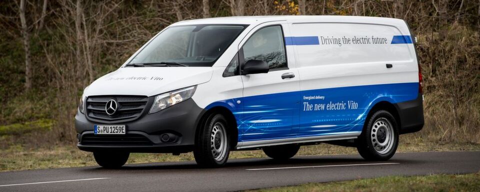 Mercedes-Benz Vans plant in den kommenden Jahren die Elektrifizierung aller gewerblichen Baureihen. Den Auftakt macht der „eVito“ mit einem Preis von 39.990 Euro. Mercedes-Benz Vans plant in den kommenden Jahren die Elektrifizierung aller gewerblichen Baureihen. Den Auftakt macht der „eVito“ mit einem Preis von 39.990 Euro.