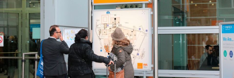 Das Gelände der Messe Düsseldorf ist groß. Da lohnt ab und an ein Blick auf den Hallenplan, bevor man sich ins Messegetümmel stürzt – und nach der Messe in unsere Bildergalerie. Das Gelände der Messe Düsseldorf ist groß. Da lohnt ab und an ein Blick auf den Hallenplan, bevor man sich ins Messegetümmel stürzt – und nach der Messe in unsere Bildergalerie.