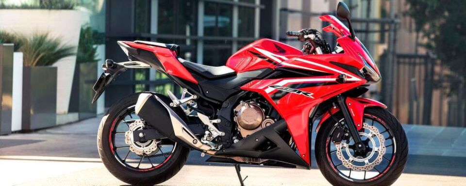 Mit der CBR650F hat Honda einen der wenigen verbliebenen Sportler unterhalb der Viertelliterklasse im Portfolio. Mit der CBR650F hat Honda einen der wenigen verbliebenen Sportler unterhalb der Viertelliterklasse im Portfolio.