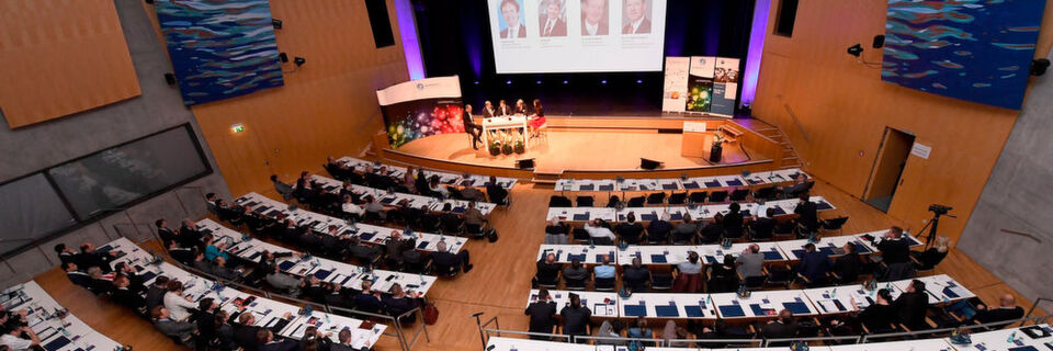 Über 300 Teilnehmer haben sich in Tuttlingen beim Innovation Forum getroffen. Über 300 Teilnehmer haben sich in Tuttlingen beim Innovation Forum getroffen.
