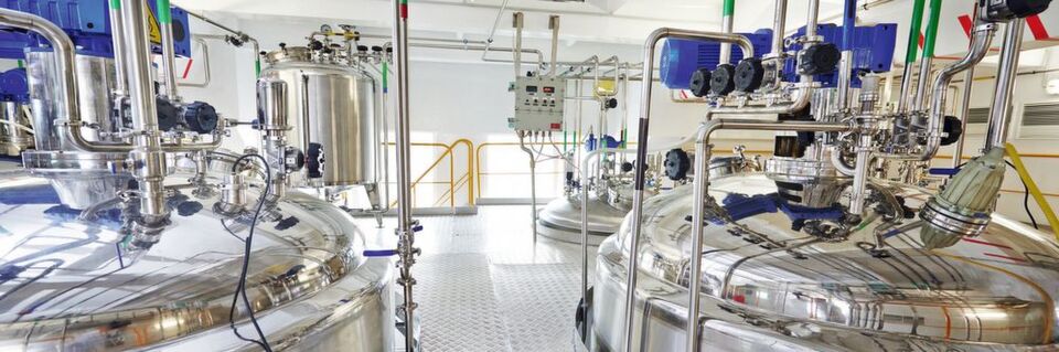 Bedienlösungen mit einem modernen Oberflächen-Design sind bei Phoenix Contact auch für explosionsgefährdete Bereiche verfügbar. Bedienlösungen mit einem modernen Oberflächen-Design sind bei Phoenix Contact auch für explosionsgefährdete Bereiche verfügbar.
