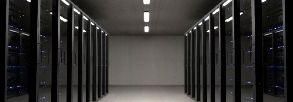Ein Rechenzentrum sollte möglichst wenig Energie benötigen und kostengünstig sein. Die EU-geförderte Forschung zur Erfüllung dieser Kriterien sucht sich als Standort Boden in Nord-Schweden aus. Ein Rechenzentrum sollte möglichst wenig Energie benötigen und kostengünstig sein. Die EU-geförderte Forschung zur Erfüllung dieser Kriterien sucht sich als Standort Boden in Nord-Schweden aus.