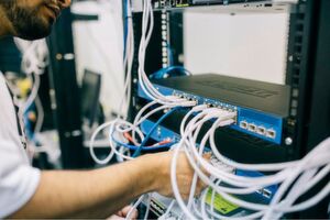 Das Fraunhofer IOSB ist mit an Bord. Die Abteilung für Informations-Management und Leittechnik wird Belastungstests zur Erstellung realistischer Testläufe des Versuchsrechenzentrums generieren. Das Fraunhofer IOSB ist mit an Bord. Die Abteilung für Informations-Management und Leittechnik wird Belastungstests zur Erstellung realistischer Testläufe des Versuchsrechenzentrums generieren.
