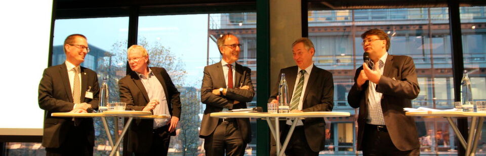 Kommt die Chemie aus dem Schornstein? Angeregte Diskussionen auf der Carbon2Chem-Konferenz in Düsseldorf. Kommt die Chemie aus dem Schornstein? Angeregte Diskussionen auf der Carbon2Chem-Konferenz in Düsseldorf.