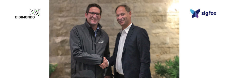 Stephan Heinrich, CEO von Digimondo und Aurelius Wosylus, Country & Sales Director bei Sigfox Deutschland, reichen sich die Hände (v.l.). Stephan Heinrich, CEO von Digimondo und Aurelius Wosylus, Country & Sales Director bei Sigfox Deutschland, reichen sich die Hände (v.l.).