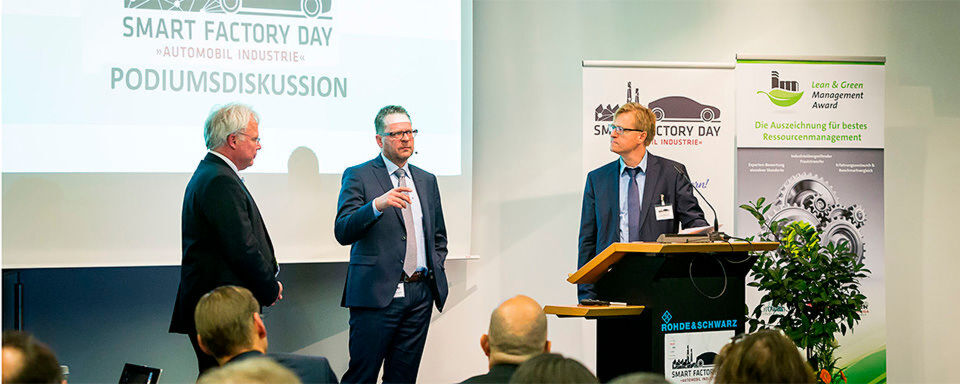 Der Smart Factory Day brachte Produktionsexperten zusammen, im Mittelpunkt stand die smarte Fabrik. In der Podiumsdiskussion ging es auch um die damit einhergehenden neuen Arbeitswelten. Der Smart Factory Day brachte Produktionsexperten zusammen, im Mittelpunkt stand die smarte Fabrik. In der Podiumsdiskussion ging es auch um die damit einhergehenden neuen Arbeitswelten.
