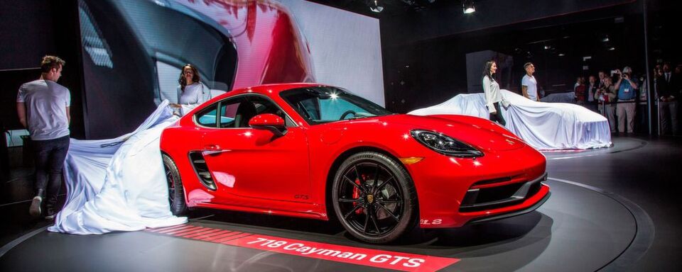 Porsche hat unter anderem den 718 Cayman in der Starkversion GTS enthüllt. Porsche hat unter anderem den 718 Cayman in der Starkversion GTS enthüllt.