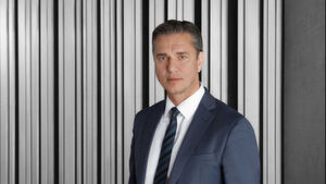 Porsche CFO Lutz Meschke: „Ein Porsche wird immer ein Fahrzeug sein, das man selbst fahren möchte und selbst fahren kann.“ Porsche CFO Lutz Meschke: „Ein Porsche wird immer ein Fahrzeug sein, das man selbst fahren möchte und selbst fahren kann.“