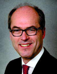„Mit dem „Digitalen Zwilling“ des Antriebssystems lassen sich werden Bestellinformationen, Produktdaten, Dokumentationen, Service-Instruktionen, Ersatzteilinformationen und vieles mehr in einer App für den Kunden dargestellen“, erklärt Dr. Christian Mundo, Leiter Digital Office, Siemens AG. „Mit dem „Digitalen Zwilling“ des Antriebssystems lassen sich werden Bestellinformationen, Produktdaten, Dokumentationen, Service-Instruktionen, Ersatzteilinformationen und vieles mehr in einer App für den Kunden dargestellen“, erklärt Dr. Christian Mundo, Leiter Digital Office, Siemens AG.