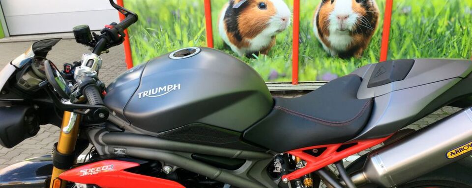 Triumph ruft in Deutschland rund 900 Modelle der Speed Triple R und RS (Modelljahr 2016 bis 2018) zurück. Triumph ruft in Deutschland rund 900 Modelle der Speed Triple R und RS (Modelljahr 2016 bis 2018) zurück.