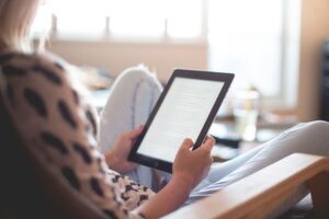 Weiterbildungen sind eine Möglichkeit, um Arbeitnehmen auf die digitale Arbeitswelt vorzubereiten. Bereits dreiviertel der Deutschen bilden sich zu Hause weiter. Weiterbildungen sind eine Möglichkeit, um Arbeitnehmen auf die digitale Arbeitswelt vorzubereiten. Bereits dreiviertel der Deutschen bilden sich zu Hause weiter.