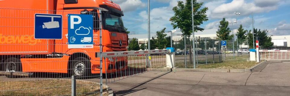 Über die Plattform und die App Bosch Secure Truck Parking finden Fahrer sichere Parkflächen für ihre Lkw. Über die Plattform und die App Bosch Secure Truck Parking finden Fahrer sichere Parkflächen für ihre Lkw.