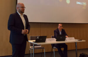 Christian Winterfeld (stehend), Country Manager CSPP Dell EMC, und Peter Dümig, Senior Product Manager Dell, stellen die auf der 14. Generation (Gen14) der Poweredge-Server basierenden HCI-Systeme von Dell EMC in München vor. Christian Winterfeld (stehend), Country Manager CSPP Dell EMC, und Peter Dümig, Senior Product Manager Dell, stellen die auf der 14. Generation (Gen14) der Poweredge-Server basierenden HCI-Systeme von Dell EMC in München vor.